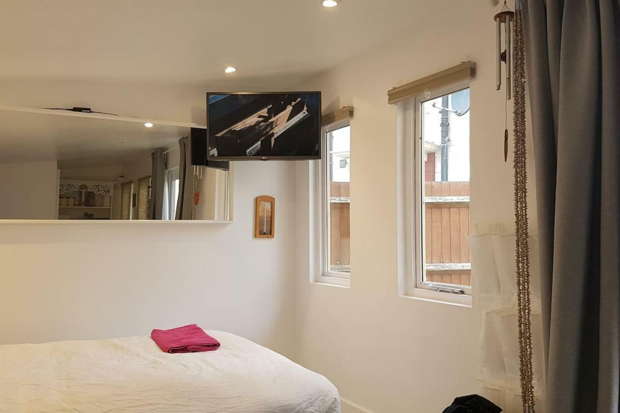 Urban Log Cabin Near Zone 2 Tube London Ngoại thất bức ảnh