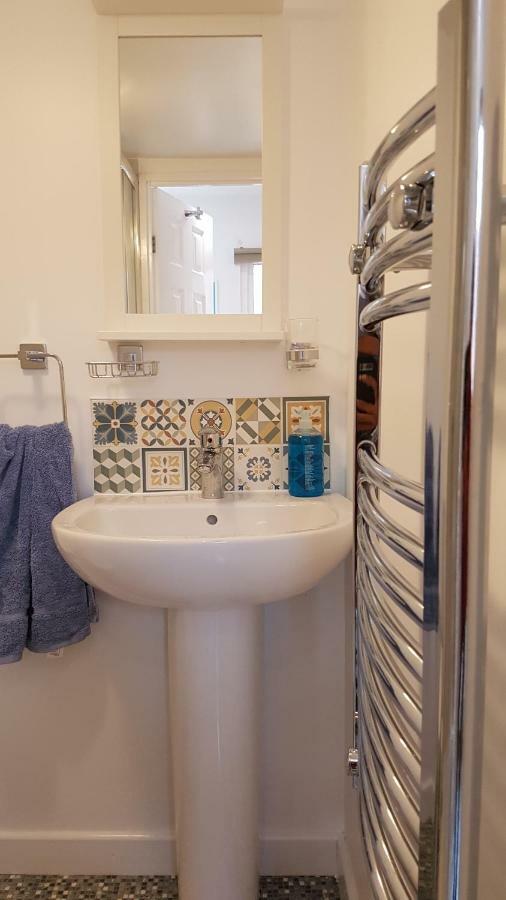 Urban Log Cabin Near Zone 2 Tube London Ngoại thất bức ảnh